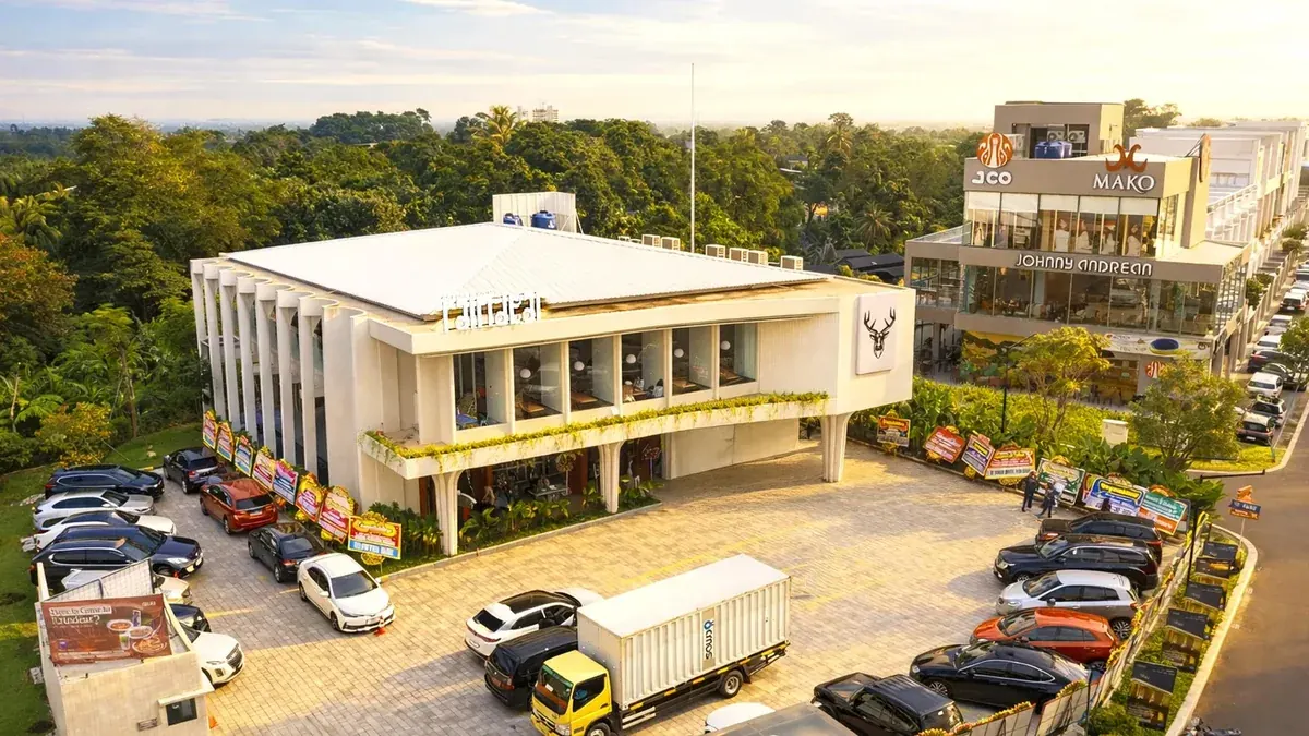 Restoran Raindear Summarecon Bogor saat golden hour