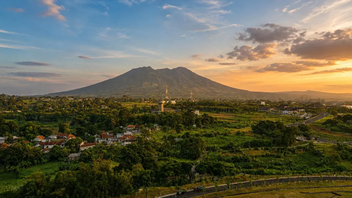 View asli arah Selatan dari lokasi The Sherwood Residence Summarecon Bogor — Mountain View
