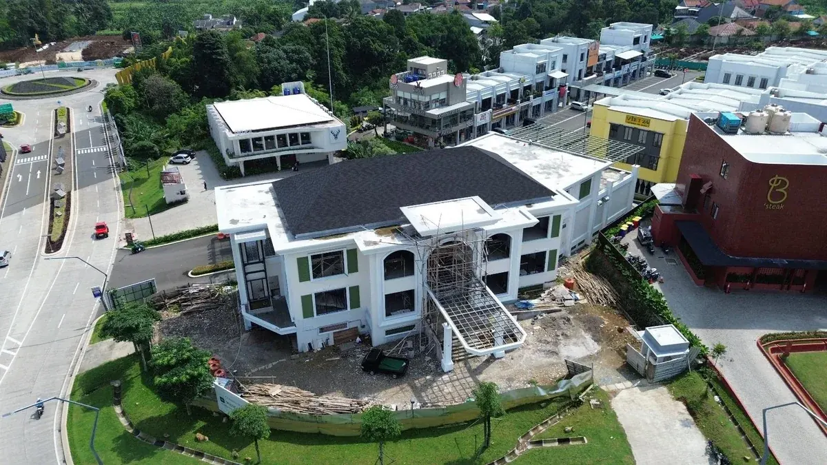Gedung klasik Wang Village dalam pembangunan di Summarecon Bogor